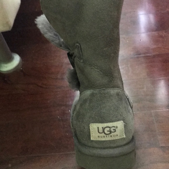 Grey UGG boots - Picture 2 of 4